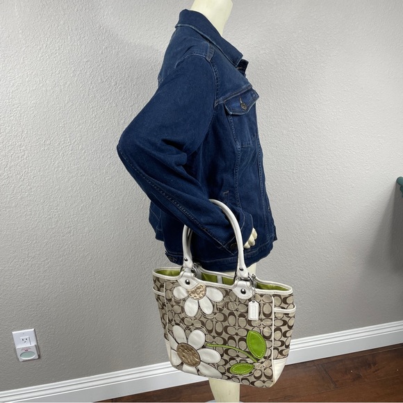 SOLD Coach Bleeker Signature Flower Floral Daisy Bag Tote Shopper Tan F14724 - Picture 17 of 17